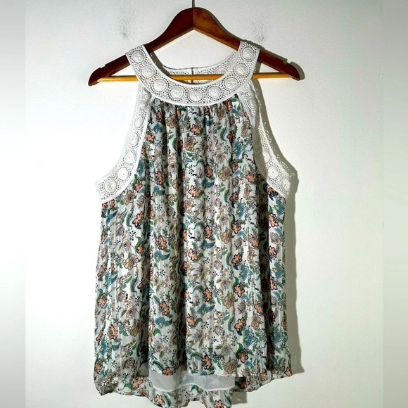 Danielrainn Floral Top - Picture 1 of 3